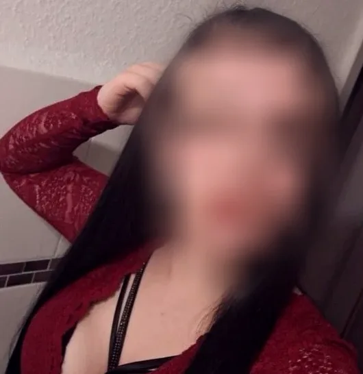 Elif, 24
