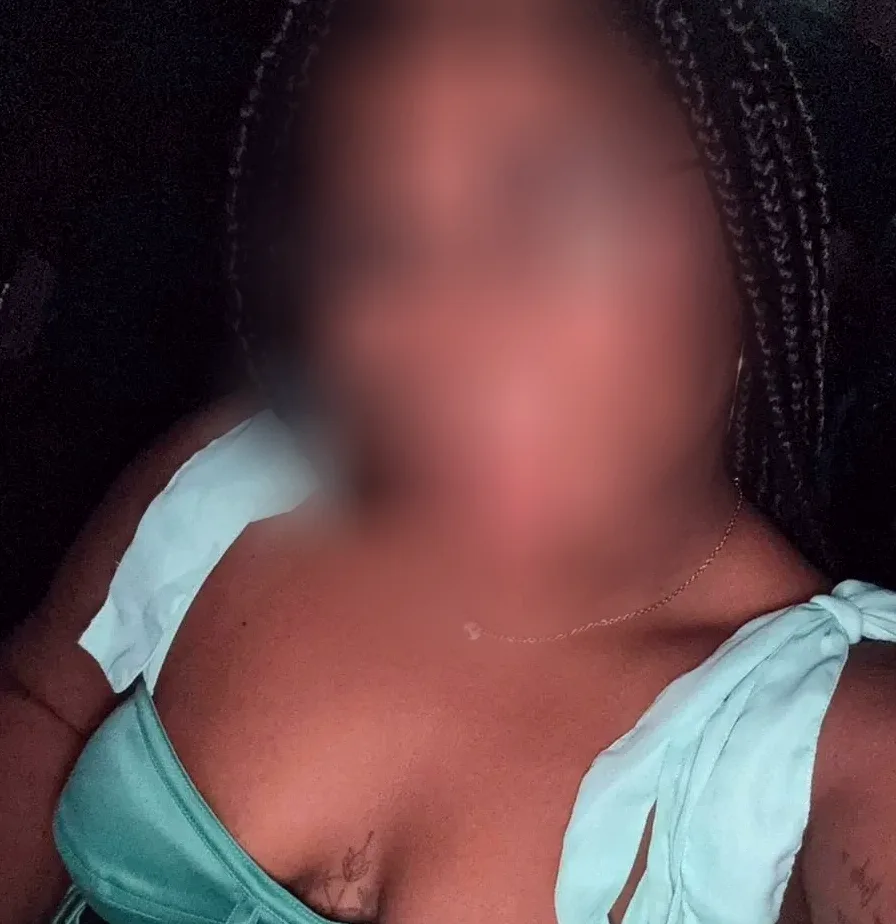 Fleur, 29