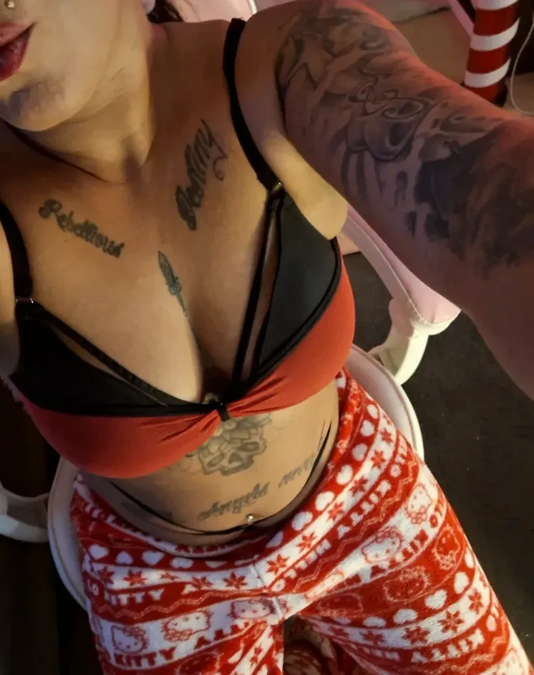 Zainab, 31